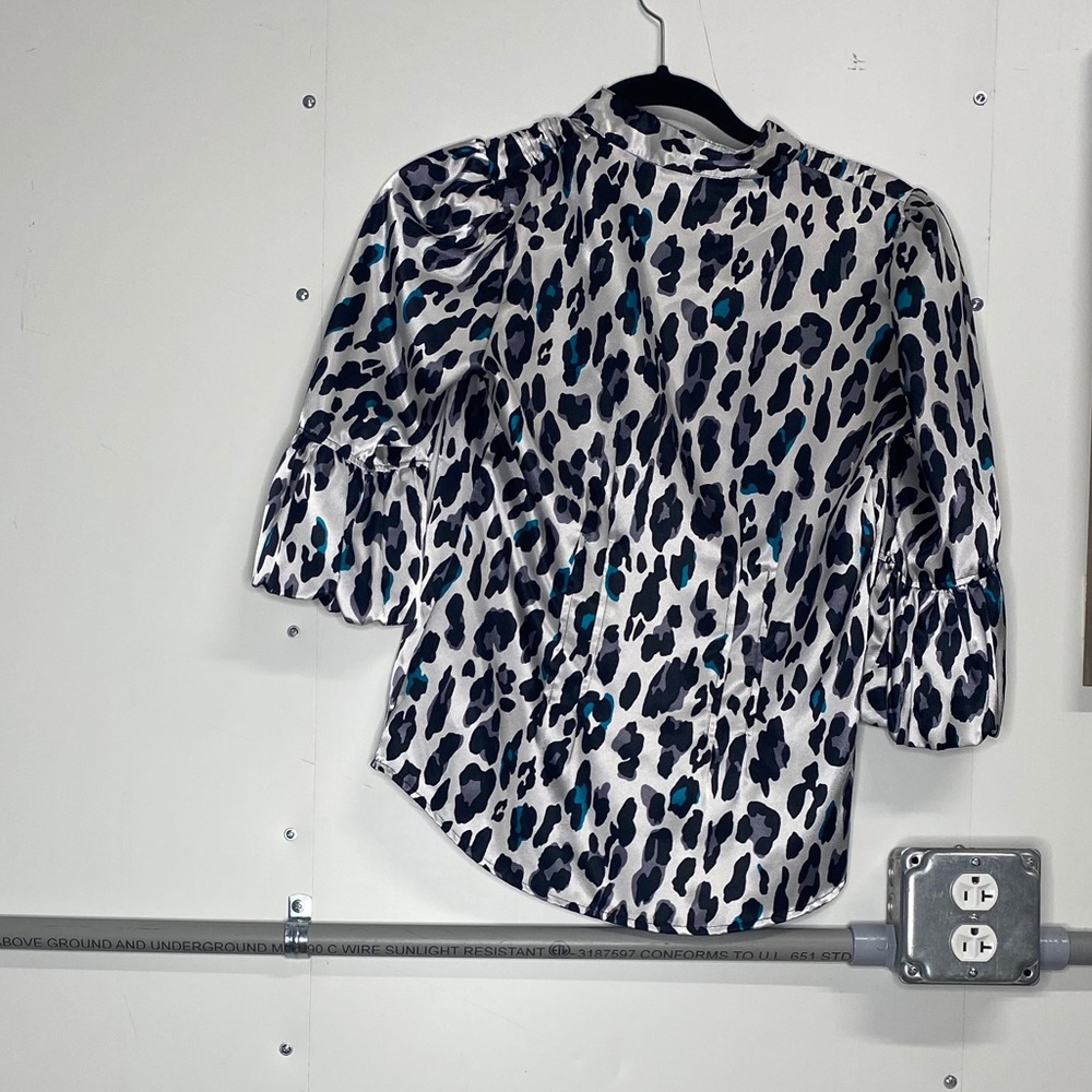 Violet & Claire NY Blouse